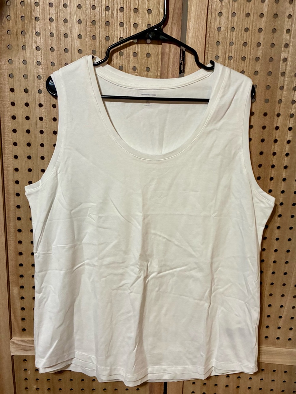 Amazon Essentials Women’s Scoop Neck Tank Top Size L